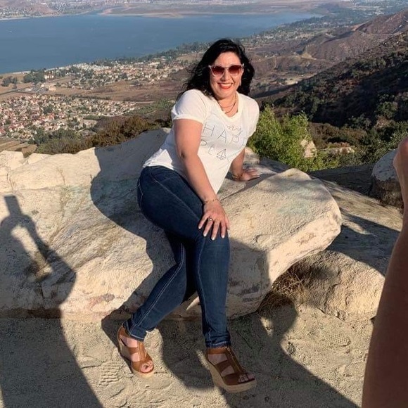 Meet your Posher, Annette - Picture 2 of 3